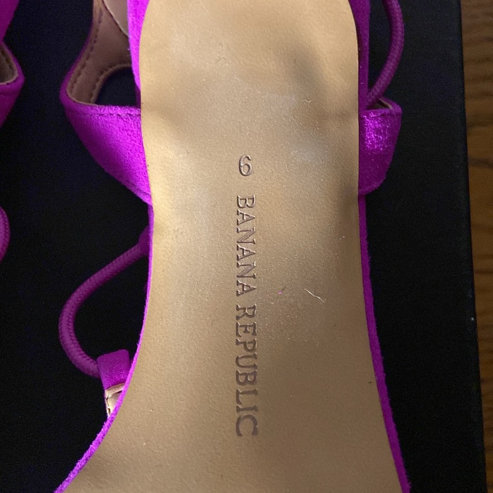 NIB STUNNING T-Strap Heels from Banana Republic Size 9 - Picture 5 of 5